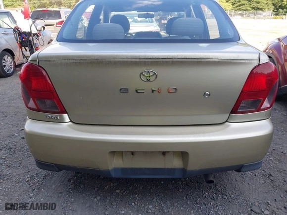 2000 Toyota ECHO with VIN JTDBT1239Y0041123, listed as a IAAI auction lot 40204011 with NaN miles. Bid and sale history available at carsss.com. Image 6.