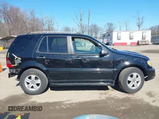 2005 Mercedes-Benz M-Class 3.7L with VIN 4JGAB57E05A537929, listed as a IAAI auction lot 41735013 with 175,695 mi miles. Bid and sale history available at carsss.com. Image 13.