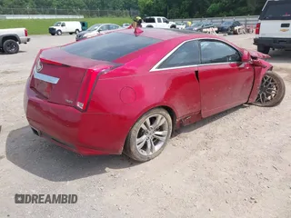 2014 Cadillac CTS Performance z VIN 1G6DG1E33E0135490, wystawiony jako IAAI lot #42274193 z przebiegiem 83 556 mil mil oraz . Historia ofert i sprzedaży dostępna na DreamBid. Obrazek 4.