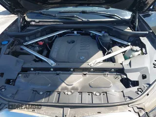 2025 BMW X5 xDrive40i z VIN 5UX23EU00S9Y71257, wystawiony jako IAAI lot #41354387 z przebiegiem Nie podano mil oraz . Historia ofert i sprzedaży dostępna na DreamBid. Obrazek 10.