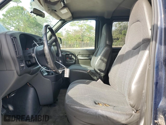 2001 Chevrolet Express z VIN 1GAHG39R511239436, wystawiony jako Copart lot #43115255 z przebiegiem 91 398 mil mil oraz Czysty tytuł • Clean title. Historia ofert i sprzedaży dostępna na DreamBid. Obrazek 7.