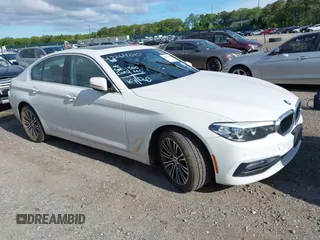2018 BMW 5 Series 540i xDrive z VIN WBAJE7C58JWD52604, wystawiony jako IAAI lot #42264240 z przebiegiem 107 454 mil mil oraz . Historia ofert i sprzedaży dostępna na DreamBid. Obrazek 1.
