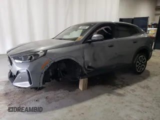 2025 BMW X2 xDrive28i z VIN WBX63GM04S5107548, wystawiony jako Copart lot #51731715 z przebiegiem 4 144 mil mil oraz Szkoda całkowita • Salvage title. Historia ofert i sprzedaży dostępna na DreamBid. Obrazek 1.