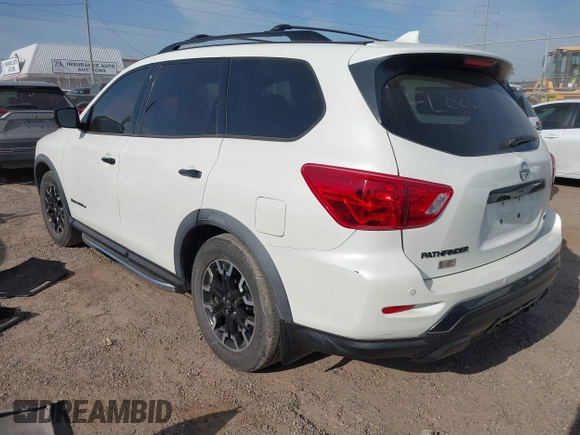 2020 Nissan Pathfinder SL z VIN 5N1DR2CN3LC605204, wystawiony jako IAAI lot #42063143 z przebiegiem 71 322 mil mil oraz . Historia ofert i sprzedaży dostępna na DreamBid. Obrazek 3.