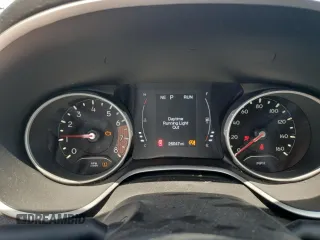 2020 Jeep Compass Latitude z VIN 3C4NJDBB6LT117095, wystawiony jako Copart lot #54346655 z przebiegiem 26 047 mil mil oraz Szkoda całkowita • Salvage title. Historia ofert i sprzedaży dostępna na DreamBid. Obrazek 9.