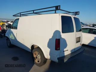 2004 GMC Safari Cargo with VIN 1GTDM19X04B504523, listed as a IAAI auction lot 41028946 with 191,471 mi miles. Bid and sale history available at carsss.com. Image 3.
