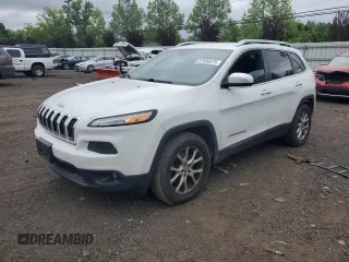 2014 Jeep Cherokee Altitude z VIN 1C4PJMCS6EW142759, wystawiony jako Copart lot #57856075 z przebiegiem 104 969 mil mil oraz Szkoda całkowita • Salvage title. Historia ofert i sprzedaży dostępna na DreamBid. Obrazek 1.