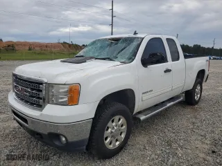 2013 GMC Sierra 2500HD SLE with VIN 1GT220C87DZ329932, listed as a Copart auction lot 74687254 with 111,537 mi miles and Salvage Title. Bid and sale history available at carsss.com. Image 1.