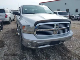 2015 Ram 1500 Big Horn z VIN 3C6RR7LT8FG711548, wystawiony jako IAAI lot #42059708 z przebiegiem 181 589 mil mil oraz . Historia ofert i sprzedaży dostępna na DreamBid. Obrazek 1.