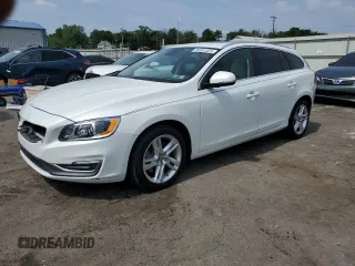 2015 Volvo V60 z VIN YV1612SD5F1202932, wystawiony jako Copart lot #56551523 z przebiegiem 83 417 mil mil oraz . Historia ofert i sprzedaży dostępna na DreamBid. Obrazek 1.
