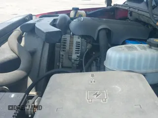 2004 Chevrolet Suburban LS z VIN 3GNGK26U94G291105, wystawiony jako IAAI lot #42476794 z przebiegiem 167 658 mil mil oraz . Historia ofert i sprzedaży dostępna na DreamBid. Obrazek 13.