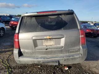 2020 Chevrolet Suburban Premier z VIN 1GNSCJKC5LR163330, wystawiony jako Copart lot #85289904 z przebiegiem 83 448 mil mil oraz Szkoda całkowita • Salvage title. Historia ofert i sprzedaży dostępna na DreamBid. Obrazek 6.