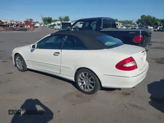 2008 Mercedes-Benz CLK 350 z VIN WDBTK56FX8F253835, wystawiony jako IAAI lot #42354558 z przebiegiem 76 502 mil mil oraz . Historia ofert i sprzedaży dostępna na DreamBid. Obrazek 3.