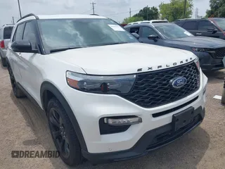 2023 Ford Explorer ST z VIN 1FM5K8GC3PGC24813, wystawiony jako IAAI lot #42131563 z przebiegiem 14 892 mil mil oraz . Historia ofert i sprzedaży dostępna na DreamBid. Obrazek 1.