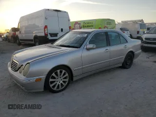 2002 Mercedes-Benz E-Class with VIN WDBJF65J32B498384, listed as a Copart auction lot 77438924 with 0 mi miles and Clean Title. Bid and sale history available at carsss.com. Image 1.