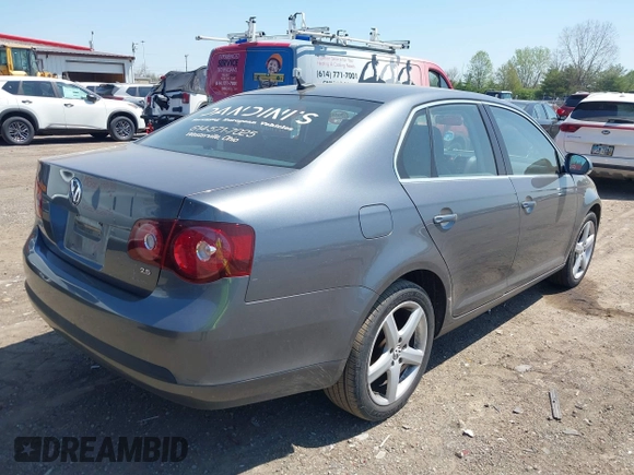 2009 Volkswagen Jetta Sedan SE with VIN 3VWRM71K39M028354, listed as a IAAI auction lot 42025287 with 140,351 mi miles. Bid and sale history available at carsss.com. Image 4.