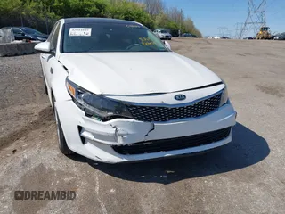 2016 Kia Optima EX z VIN 5XXGU4L37GG048085, wystawiony jako IAAI lot #42044849 z przebiegiem 107 304 mil mil oraz . Historia ofert i sprzedaży dostępna na DreamBid. Obrazek 6.