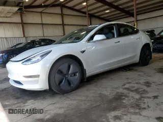 2020 Tesla Model 3 Long Range z VIN 5YJ3E1EBXLF665587, wystawiony jako Copart lot #56375385 z przebiegiem 79 556 mil mil oraz Szkoda całkowita • Salvage title. Historia ofert i sprzedaży dostępna na DreamBid. Obrazek 1.