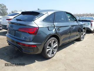 2024 Audi Q5 Sportback S line Premium Plus z VIN WA15AAFY3R2138424, wystawiony jako IAAI lot #42184784 z przebiegiem 4 635 mil mil oraz . Historia ofert i sprzedaży dostępna na DreamBid. Obrazek 4.