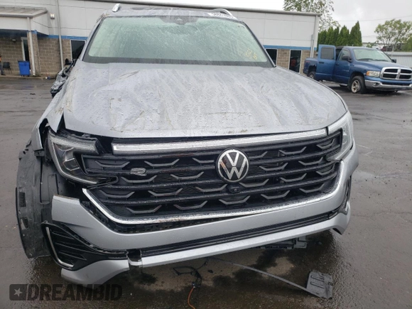 2024 Volkswagen Atlas SEL Premium R-Line with VIN 1V2FR2CA9RC555829, listed as a Copart auction lot 58841885 with 6,535 mi miles and Salvage title. Bid and sale history available at DreamBid. Image 5.
