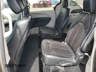 2017 Chrysler Pacifica Limited z VIN 2C4RC1GG5HR759865, wystawiony jako Copart lot #56431515 z przebiegiem 93 473 mil mil oraz Szkoda całkowita • Salvage title. Historia ofert i sprzedaży dostępna na DreamBid. Obrazek 11.