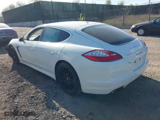 2010 Porsche Panamera S with VIN WP0AB2A79AL063975, listed as a IAAI auction lot 42093122 with 114,908 mi miles. Bid and sale history available at carsss.com. Image 3.