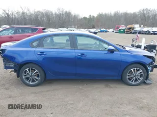 2023 Kia Forte LXS z VIN 3KPF24AD1PE602579, wystawiony jako IAAI lot #41760080 z przebiegiem 28 424 mil mil oraz . Historia ofert i sprzedaży dostępna na DreamBid. Obrazek 13.