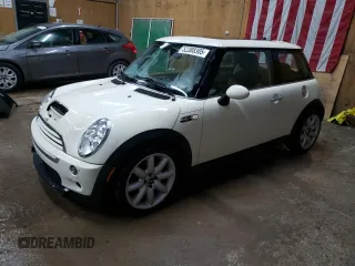 2005 MINI Hardtop S with VIN WMWRE33485TD93762, listed as a Copart auction lot 52388305 with 94,715 mi miles and Clean Title. Bid and sale history available at DreamBid. Image 1.