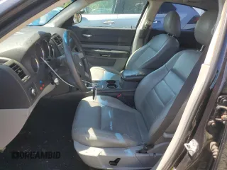 2008 Dodge Charger z VIN 2B3LA43GX8H294087, wystawiony jako Copart lot #54843755 z przebiegiem 208 359 mil mil oraz Szkoda całkowita • Salvage title. Historia ofert i sprzedaży dostępna na DreamBid. Obrazek 7.