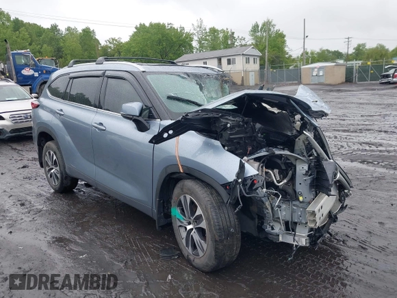 2022 Toyota Highlander XLE with VIN 5TDHZRBH2NS191084, listed as a IAAI auction lot 42329770 with Not provided miles and . Bid and sale history available at DreamBid. Image 1.
