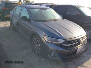 2023 Volkswagen Jetta Sport z VIN 3VWBM7BU5PM035014, wystawiony jako IAAI lot #41818798 z przebiegiem 21 202 mil mil oraz . Historia ofert i sprzedaży dostępna na DreamBid. Obrazek 1.