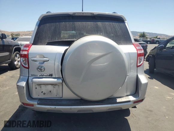 2010 Toyota RAV4 z VIN 2T3ZF4DV0AW050199, wystawiony jako Copart lot #63526535 z przebiegiem 127 022 mil mil oraz Szkoda całkowita • Salvage title. Historia ofert i sprzedaży dostępna na DreamBid. Obrazek 6.