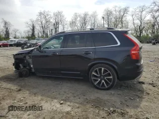 2018 Volvo XC90 Momentum z VIN YV4A22PK5J1209048, wystawiony jako Copart lot #52187925 z przebiegiem 90 909 mil mil oraz Szkody całkowita. Historia ofert i sprzedaży dostępna na DreamBid. Obrazek 2.