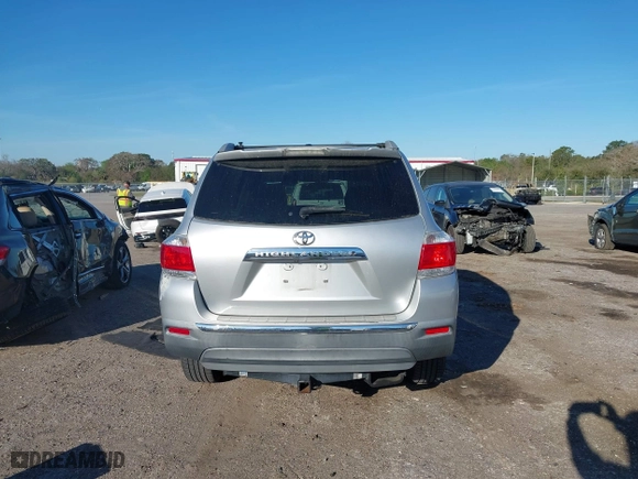 2011 Toyota Highlander Limited with VIN 5TDYK3EH3BS030851, listed as a IAAI auction lot 41632465 with 249,790 mi miles. Bid and sale history available at carsss.com. Image 17.