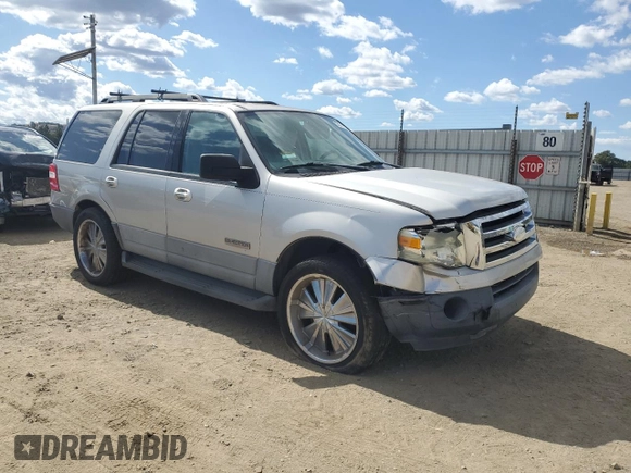 2007 Ford Expedition XLT z VIN 1FMFU15507LA48143, wystawiony jako Copart lot #53579105 z przebiegiem 109 367 mil mil oraz Szkoda całkowita • Salvage title. Historia ofert i sprzedaży dostępna na DreamBid. Obrazek 4.