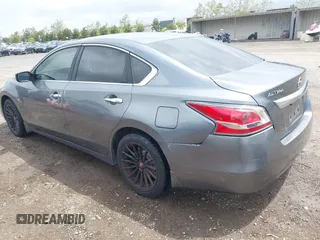 2015 Nissan Altima 2.5 SV with VIN 1N4AL3AP1FC476683, listed as a IAAI auction lot 42147221 with 212,559 mi miles. Bid and sale history available at carsss.com. Image 3.