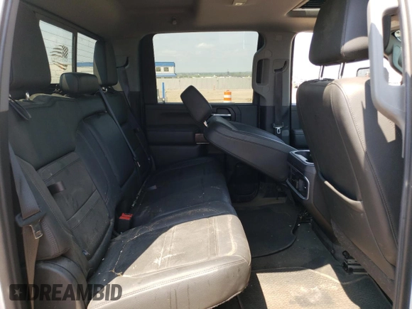2020 GMC Sierra 3500HD Denali z VIN 1GT49WEY2LF317238, wystawiony jako Copart lot #61554414 z przebiegiem Nie podano mil oraz Szkoda całkowita • Salvage title. Historia ofert i sprzedaży dostępna na DreamBid. Obrazek 10.