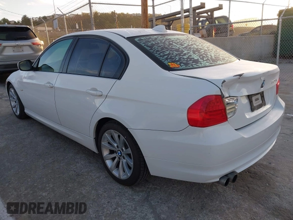 2011 BMW 3 Series 328i with VIN WBAPH5G57BNM76870, listed as a IAAI auction lot 41900288 with 191,609 mi miles and . Bid and sale history available at carsss.com. Image 3.