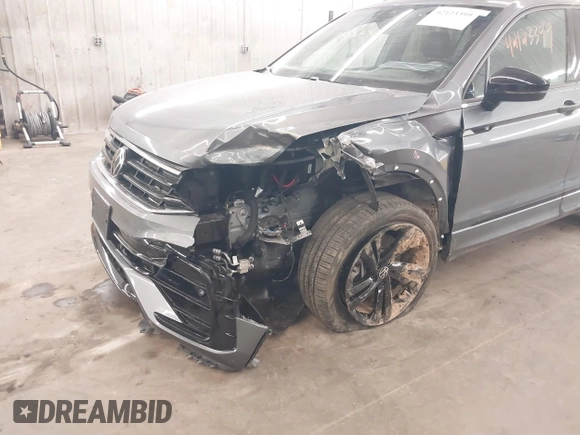 2024 Volkswagen Tiguan SE R-Line Black с VIN 3VV8B7AX8RM090818, выставлен на аукционе IAAI как лот 42123399 с пробегом 10 846 миль миль и . История ставок и продаж доступна на DreamBid. Изображение 6.