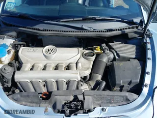 2010 Volkswagen New Beetle Coupe with VIN 3VWRG3AG4AM022921, listed as a IAAI auction lot 42048260 with 75,900 mi miles. Bid and sale history available at carsss.com. Image 10.