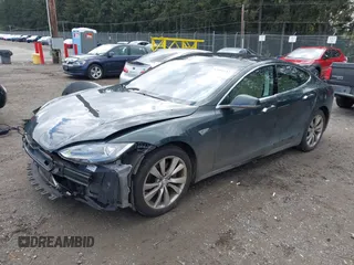 2013 Tesla Model S с VIN 5YJSA1CN1DFP27013, выставлен на аукционе IAAI как лот 42014212 с пробегом 65 858 миль миль и . История ставок и продаж доступна на DreamBid. Изображение 18.