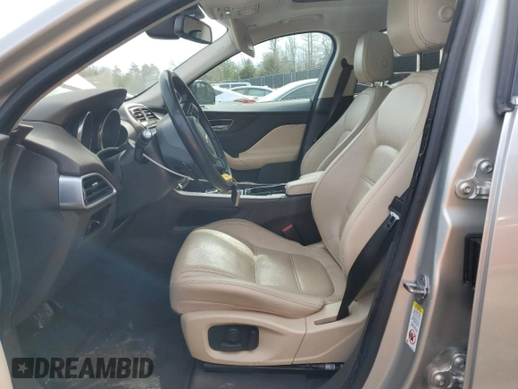 2017 Jaguar F-Pace 35t Prestige z VIN SADCK2BVXHA060972, wystawiony jako Copart lot #48649505 z przebiegiem 48 055 mil mil oraz Szkoda całkowita • Salvage title. Historia ofert i sprzedaży dostępna na DreamBid. Obrazek 7.