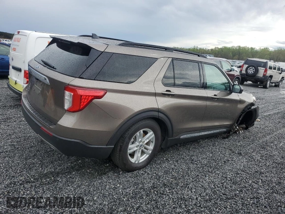 2021 Ford Explorer XLT with VIN 1FMSK7DH3MGB39284, listed as a Copart auction lot 51348135 with 54,512 mi miles and Salvage Title. Bid and sale history available at carsss.com. Image 3.