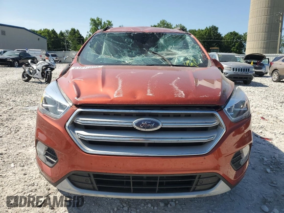2019 Ford Escape Titanium z VIN 1FMCU9J90KUC24993, wystawiony jako Copart lot #61917895 z przebiegiem 57 101 mil mil oraz Czysty tytuł • Clean title. Historia ofert i sprzedaży dostępna na DreamBid. Obrazek 5.
