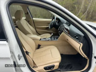 2013 BMW 3 Series 328i xDrive z VIN WBA3B5C52DF595266, wystawiony jako Copart lot #56255645 z przebiegiem 131 540 mil mil oraz Czysty tytuł • Clean title. Historia ofert i sprzedaży dostępna na DreamBid. Obrazek 5.