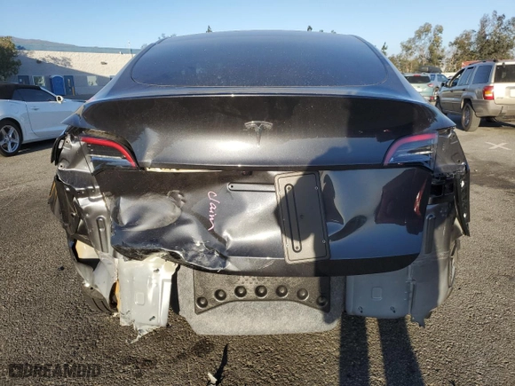 2024 Tesla Model Y with VIN 7SAYGDED2RF200414, listed as a Copart auction lot 88920875 with 2,420 mi miles and Salvage Title. Bid and sale history available at carsss.com. Image 6.