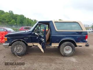 1990 Ford Bronco Custom с VIN 1FMEU15H0LLB25514, выставлен на аукционе IAAI как лот 42366593 с пробегом 75 762 миль миль и . История ставок и продаж доступна на DreamBid. Изображение 14.