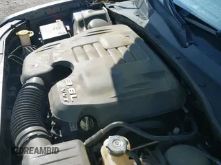 2016 Chrysler 300 S Alloy Edition z VIN 2C3CCABG6GH321121, wystawiony jako IAAI lot #41951797 z przebiegiem 115 170 mil mil oraz . Historia ofert i sprzedaży dostępna na DreamBid. Obrazek 21.