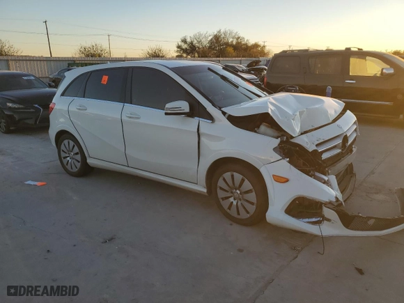 2014 Mercedes-Benz B-Class with VIN WDDVP9AB0EJ001291, listed as a Copart auction lot 81073134 with 0 mi miles and Salvage Title. Bid and sale history available at carsss.com. Image 4.