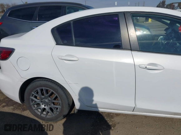 2013 Mazda 3 i Grand Touring z VIN JM1BL1WP3D1783731, wystawiony jako IAAI lot #41573753 z przebiegiem 253 424 mil mil oraz . Historia ofert i sprzedaży dostępna na DreamBid. Obrazek 20.